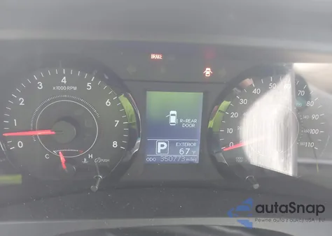 2015 Toyota Sienna Le 8 Passenger z USA, uszkodzony, nr VIN 5TDKK3DC9FS689874